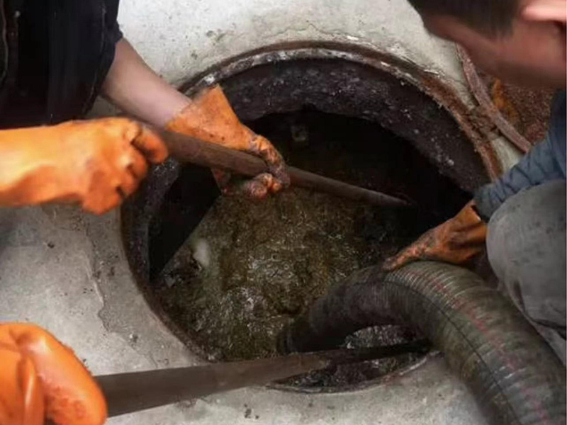 达日清理化粪池时如何避免沼气的危害?